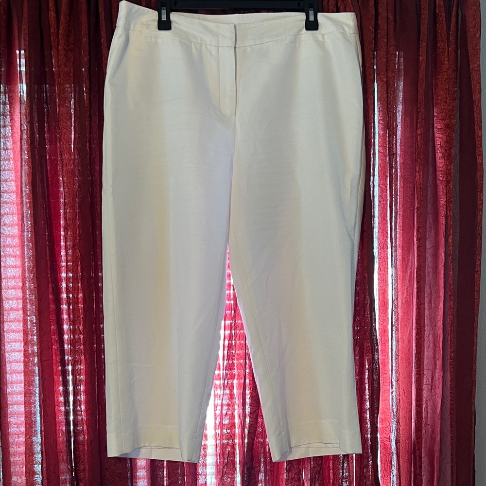 La Vita White Cropped Pants